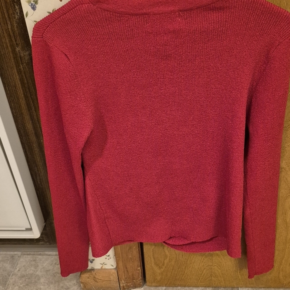 NEW WITH TAGS. Size MEDIUM Calvin Klein Rich Red Twist Front Sweater - Picture 3 of 6